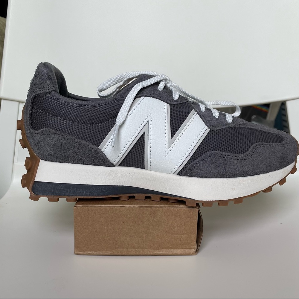 New Balance 327 Sneakers